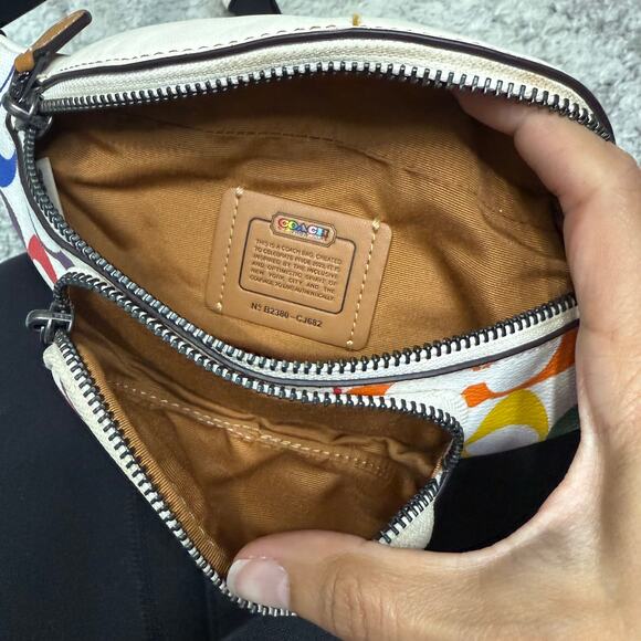Coach Sprint Belt Bag 24 In Rainbow Signature Canvas CJ682 - Picture 8 of 11